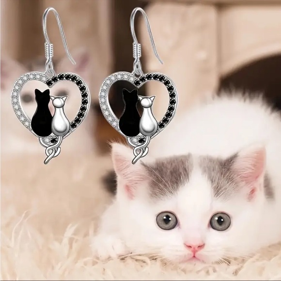 Swinging Cats  in heart earrings, new - Picture 4 of 5
